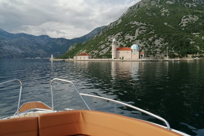 3 Hour Speed Boat Tour to Blue Cave with WiFi and Drinks - Rose submarine tunnels: photos at the old Yugoslav base