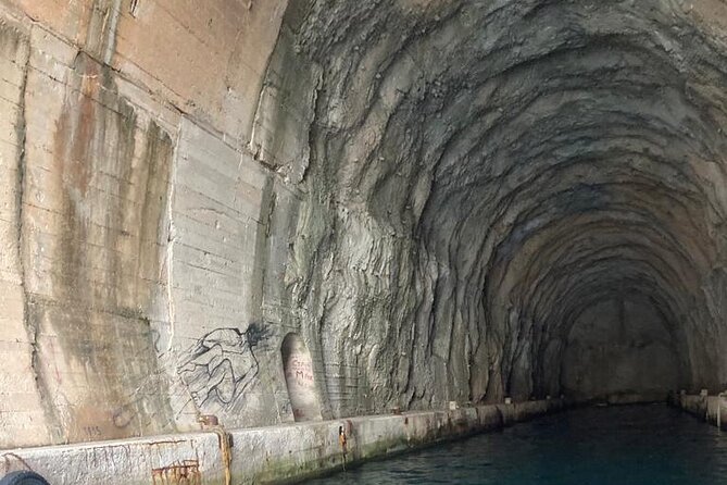 3 Hour Speed Boat Tour to Blue Cave with WiFi and Drinks - Blue Cave: how that turquoise moment actually happens