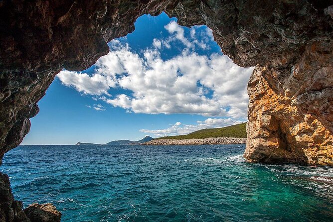 Blue Cave and Kotor Bay Luxurious Cruise Tour 3H+ - Meeting at Spomenik Palim Za Slobodu, then heading straight to the water