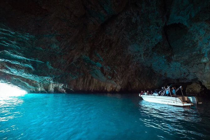 Blue Cave and Our Lady of the Rocks - 3h Private Speedboat Tour - Blue Cave: the blue light effect and your 30-minute window