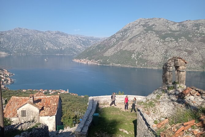 Cycling and hiking short tour through the bay of Kotor - Stop 1: Kotor Old Town and the picture-stop drive