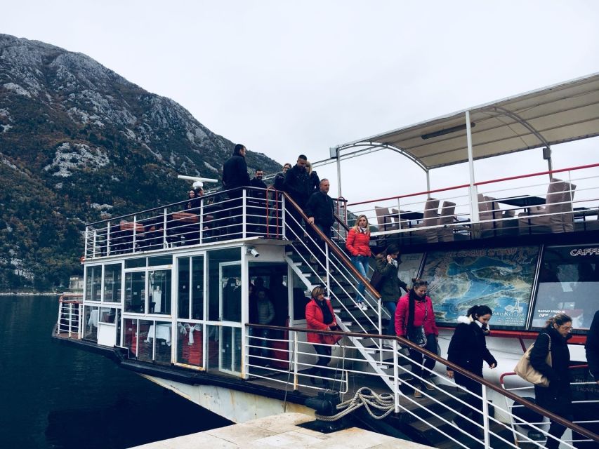 Dubrovnik: Montenegro Day Trip by Bus and Boat - Dubrovnik pickup, the border reality, and the move to the port