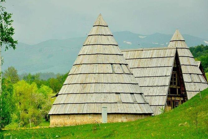 Durmitor National Park hiking tour - easy to moderate - Stop 1: Crno Jezero and the Montenegro Mountain Eyes Effect