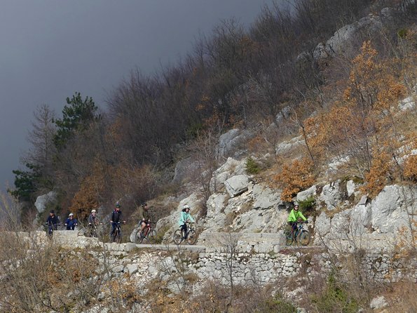 Express Cable Car ascent & 25Turns Epic Bike Descent. - Bikes, Helmets, and Safety: What You Should Expect on a Real Descent