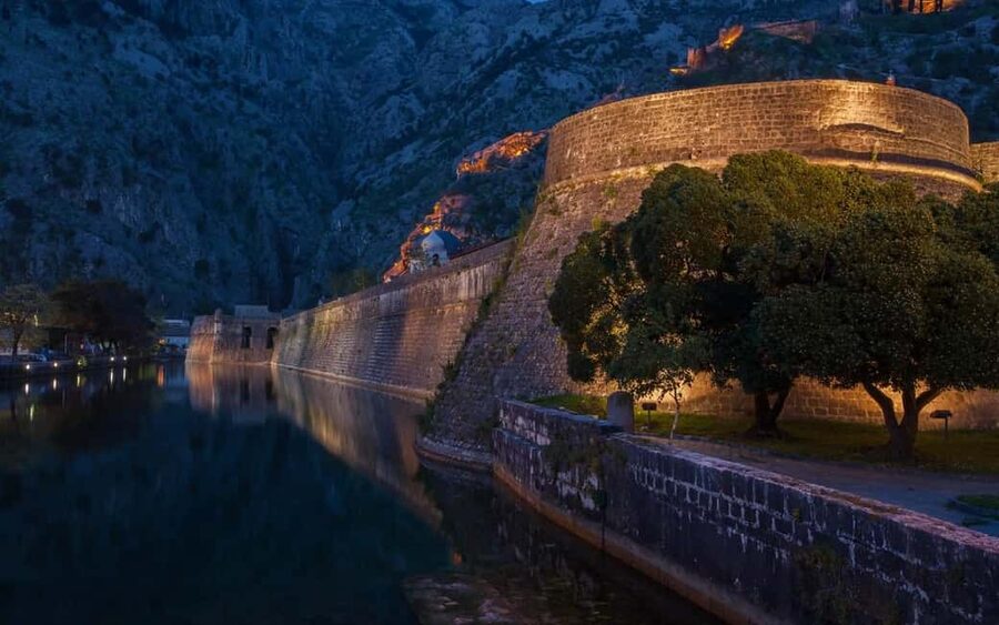 FROM CAVTAT: FULL DAY PERAST , KOTOR AND BUDVA - Kotor UNESCO old town and the fortress maze of the city of cats