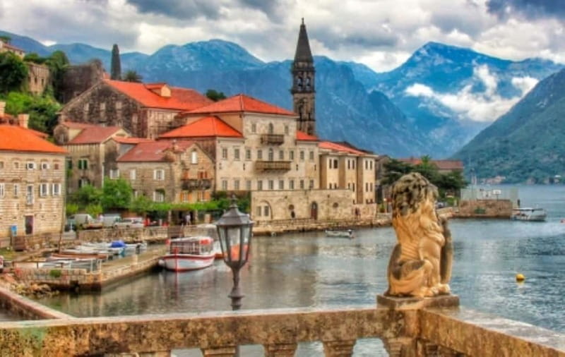From Dubrovnik: Montenegro Day Trip with Boat Cruise - Border crossing and getting back to Dubrovnik on time