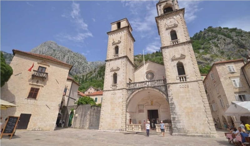 From Dubrovnik: Montenegro Day Trip with Cruise in Kotor Bay - Perast: quick Baroque sightseeing plus the right amount of free time