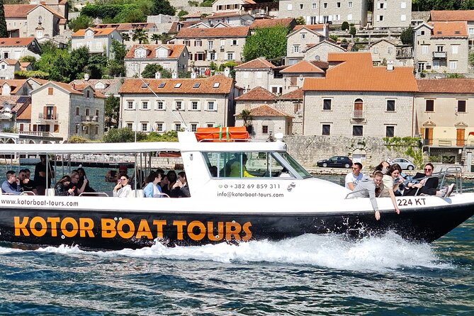 Group Perast & Lady of the Rock tour- 1h30min duration - Stop 2, Perast: 30 Minutes to Wander an Old Village