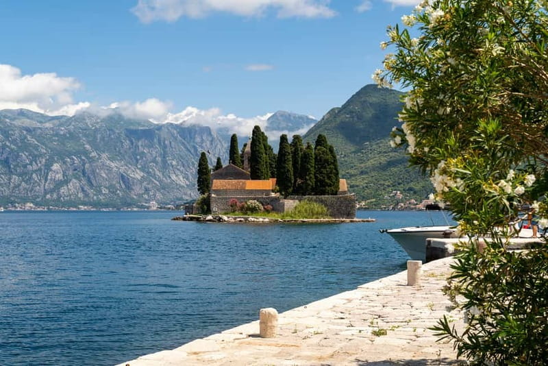 Kotor: Fast-Track Venetian Perast & Our Lady Of The Rocks - Perast Old Town: Venetian-era waterfront walking in a tight, satisfying window