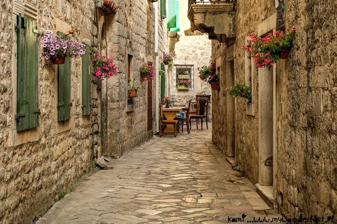 Kotor Old Town Small-Group Walking Tour - Sea Gate stop: photos first, then context