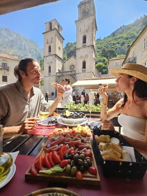 Kotor: Private Walking Tour with Wine and Food Tasting - Sea Gate start: a smart way to get your bearings fast