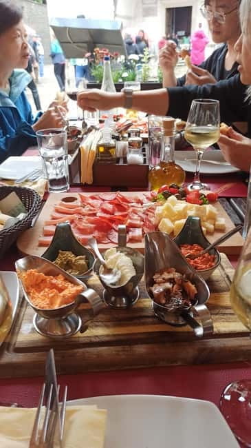 Kotor: Private Walking Tour with Wine and Food Tasting - Open Market stop: how the tasting starts before the restaurant