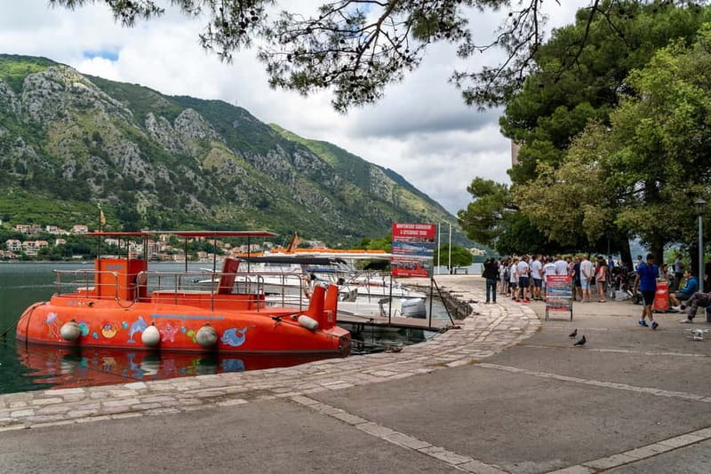 Kotor: Red Semi-Submarine Family Tour With Underwater Cabin - Finding the Meeting Point Near Old Town, Park Slobode 1