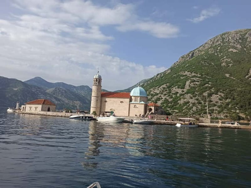 Kotor: Speedboat Tour to Blue Cave and Our Lady of the Rocks - Boat comfort, crew style, and the small extras that matter