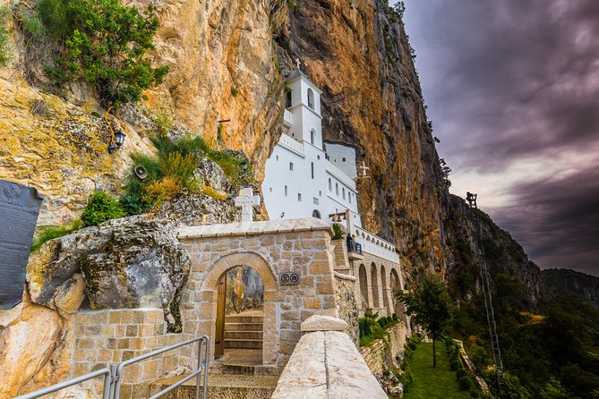Ostrog monastery and Niagara waterfalls - The Upper and Lower Monasteries, and why it helps to know the layout