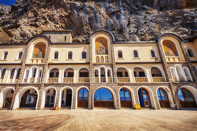 Ostrog monastery and Niagara waterfalls - Guides that make the day easier, not just louder
