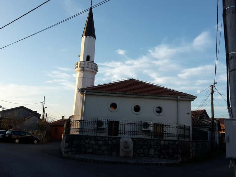 Podgorica: Walking tour, all the secrets of Podgorica - Itaka Library Bar: a real-life break in the walking flow