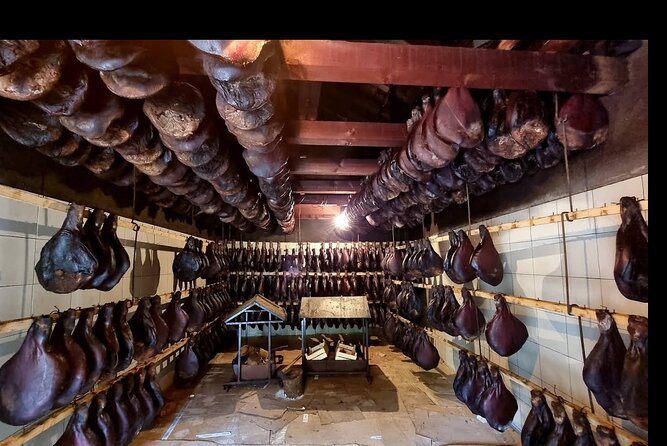 Private tour: Homemade food and wine tasting at my family home - Smoked meats, cheese, and that first real bite