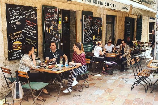 Private Walking tour with Wine and Food - Stop 3 at Trg Sv. Tripuna: Mussels in Buzara with Wine or Beer