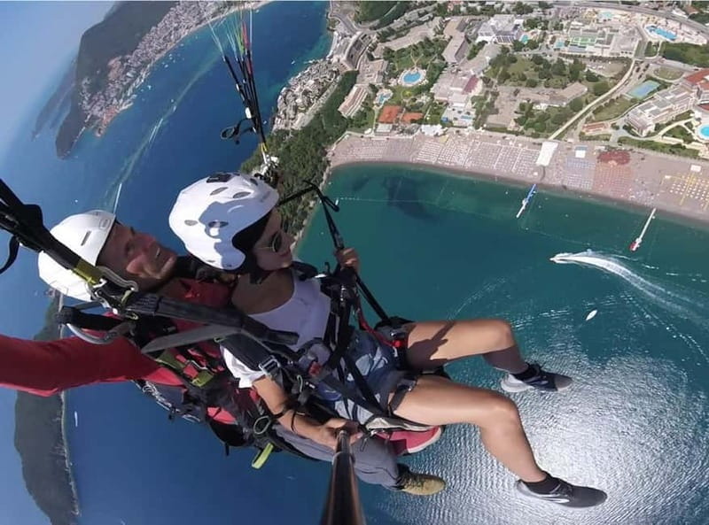 Tandem Paragliding in Budva with Expert Pilots/All-inclusive - Safety Briefing with Expert Tandem Pilots (and How They Handle Nerves)